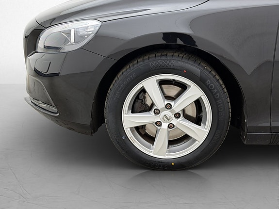 Volvo V40 25 of 28