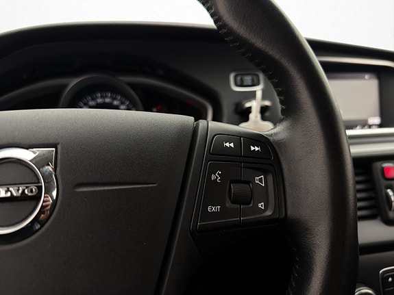 Volvo V40 17 of 28