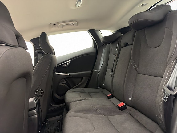 Volvo V40 13 of 28