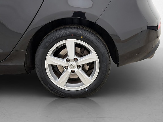 Volvo V40 26 of 28