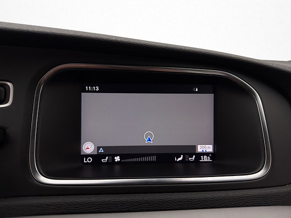 Volvo V40 18 of 28
