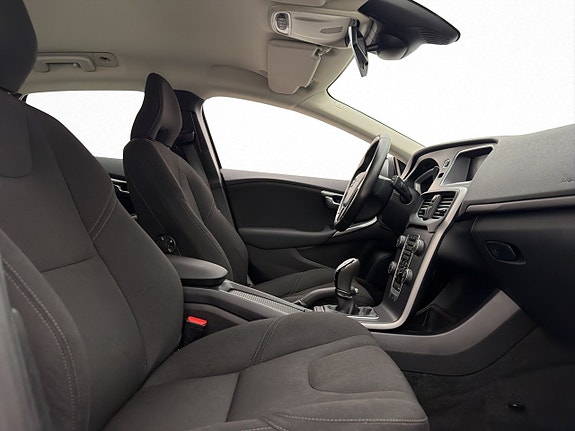 Volvo V40 11 of 28