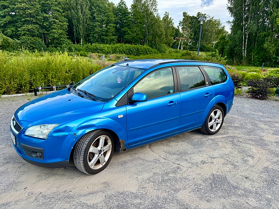 Ford Focus 2 of 9