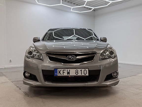Subaru Legacy 3 of 5