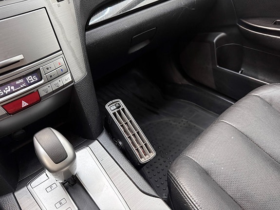 Subaru Legacy 20 of 27