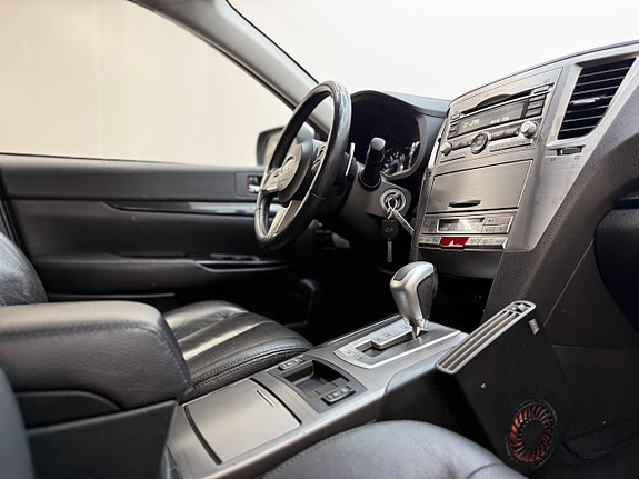 Subaru Legacy 16 of 27