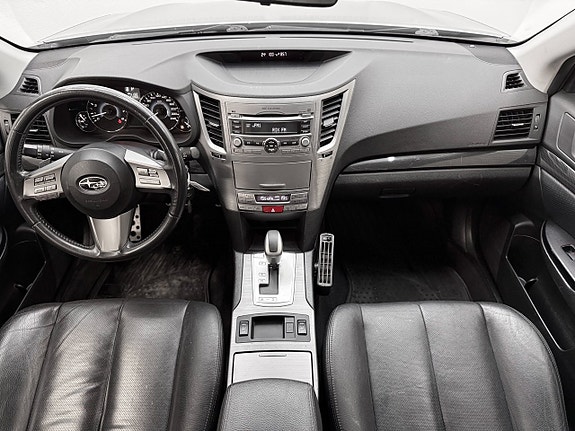 Subaru Legacy 2 of 5
