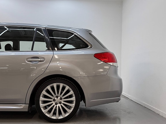 Subaru Legacy 25 of 27