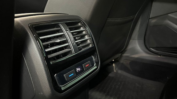 Volkswagen Passat 13 of 21