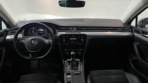 Volkswagen Passat 11 of 21