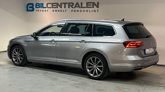 Volkswagen Passat 2 of 21
