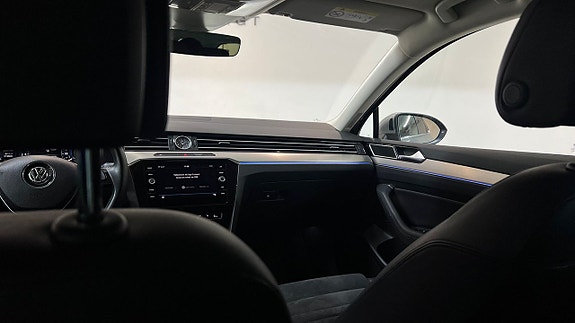 Volkswagen Passat 12 of 21
