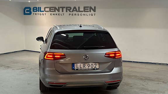 Volkswagen Passat 5 of 21