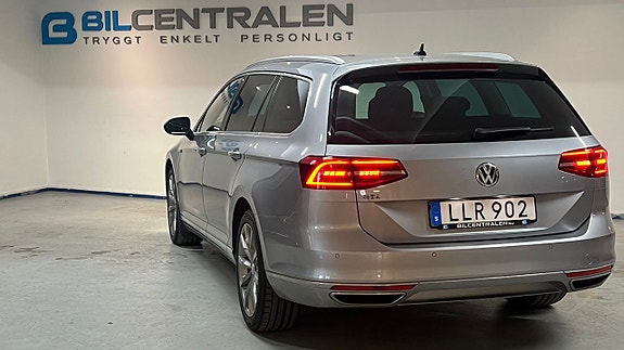 Volkswagen Passat 3 of 21