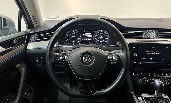 Volkswagen Passat 10 of 21