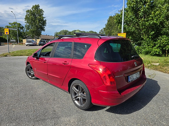 Peugeot 308 SW 4 of 5