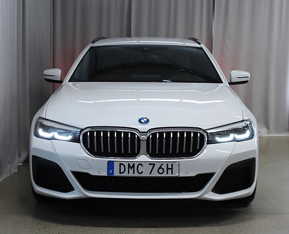 BMW 530e 4 of 5