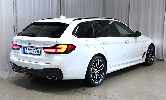 BMW 530e 2 of 5
