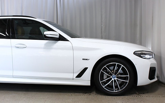 BMW 530e 3 of 5