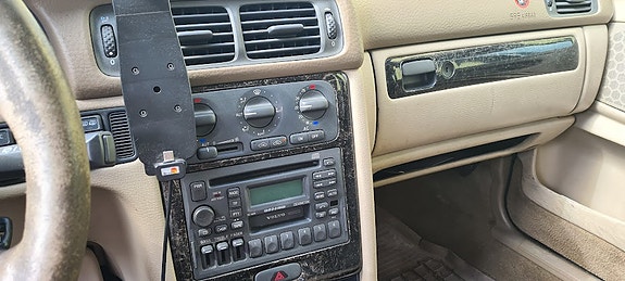 Volvo V70 7 of 11