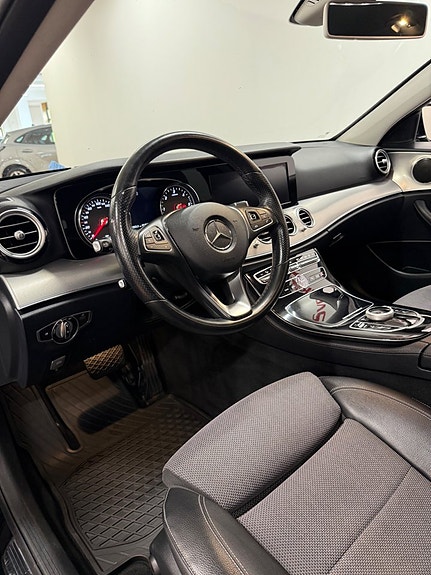 Mercedes-Benz E200 9 of 20
