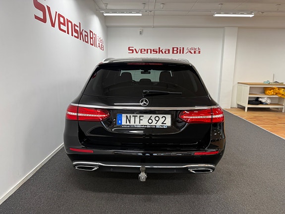 Mercedes-Benz E200 4 of 20