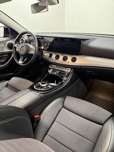 Mercedes-Benz E200 14 of 20
