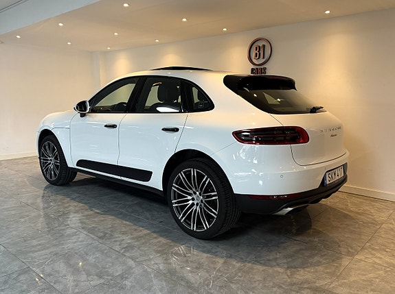 Porsche Macan 3 of 5