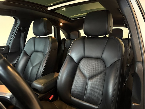 Porsche Macan 11 of 21
