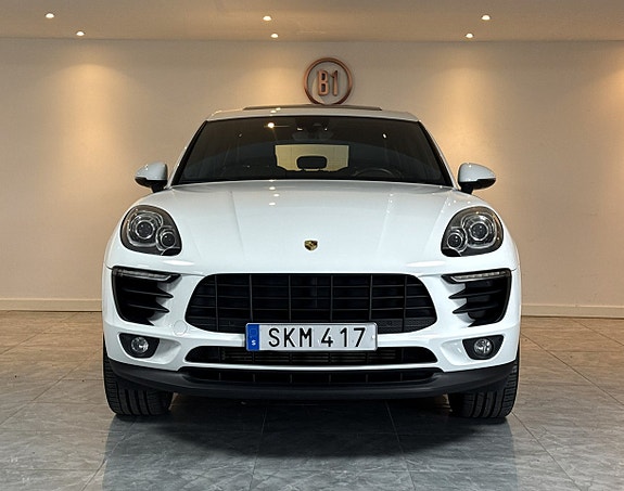 Porsche Macan 6 of 21