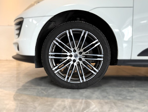 Porsche Macan 8 of 21