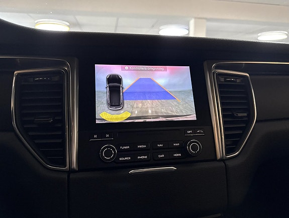 Porsche Macan 18 of 21