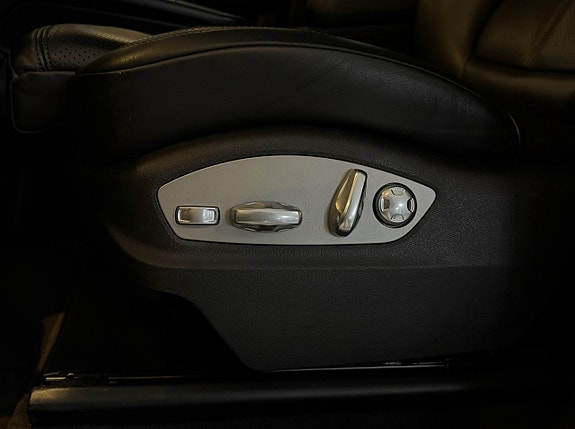 Porsche Macan 12 of 21