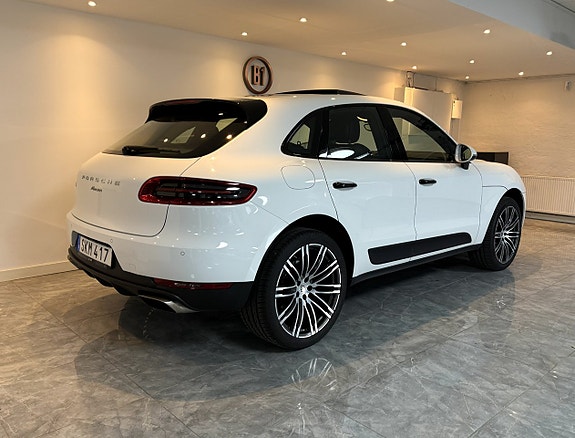 Porsche Macan 4 of 5