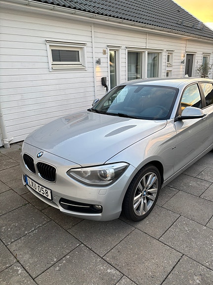 BMW 118d 4 of 5