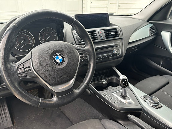 BMW 118d 2 of 5
