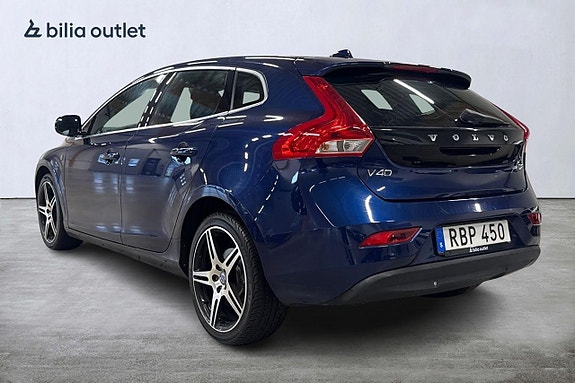 Volvo V40 2 of 5