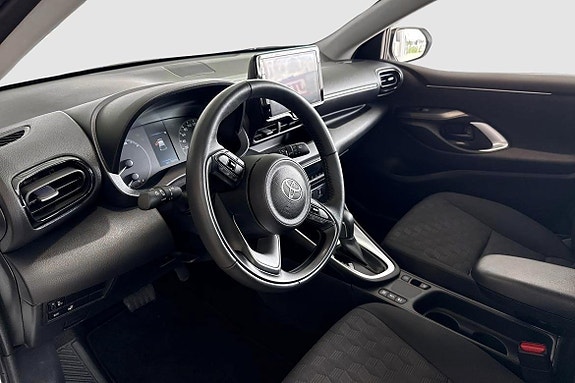Toyota Yaris 8 of 12