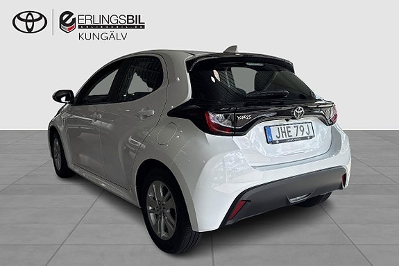 Toyota Yaris 3 of 5