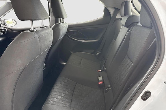 Toyota Yaris 9 of 12