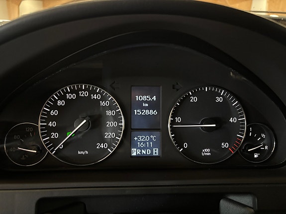 Mercedes-Benz G350 11 of 25