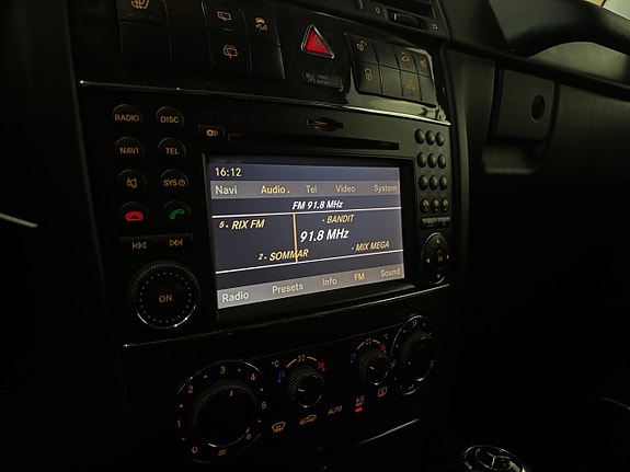 Mercedes-Benz G350 14 of 25