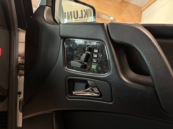 Mercedes-Benz G350 22 of 25