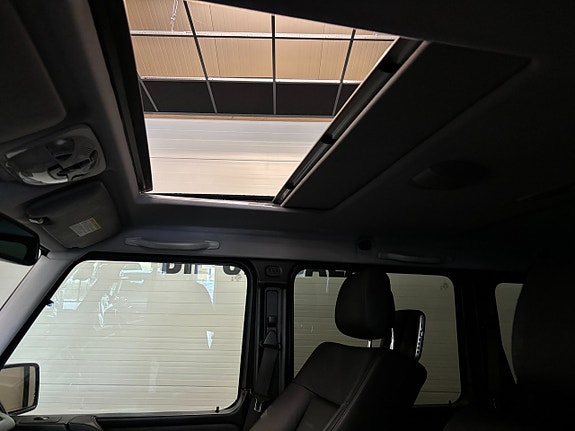 Mercedes-Benz G350 9 of 25