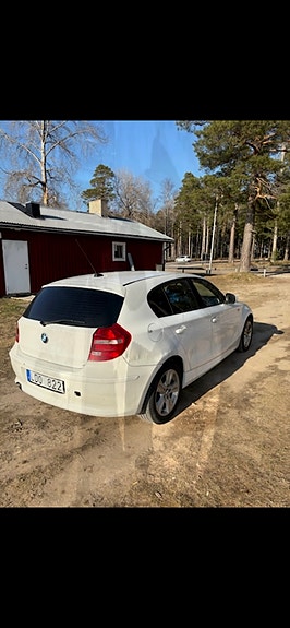 BMW 118d 3 of 5