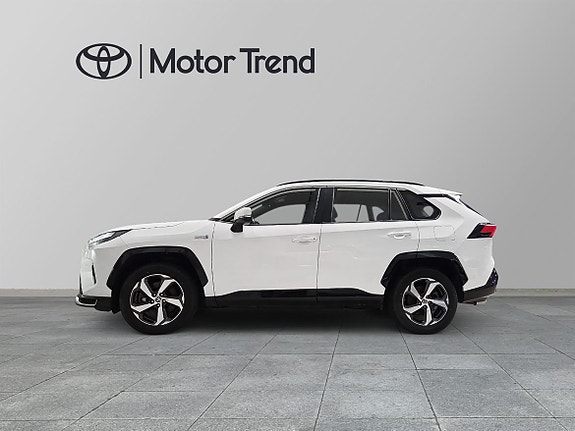 Toyota RAV4 Plug-in Hybrid 3 of 5