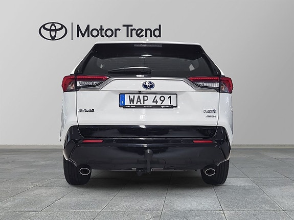 Toyota RAV4 Plug-in Hybrid 4 of 5