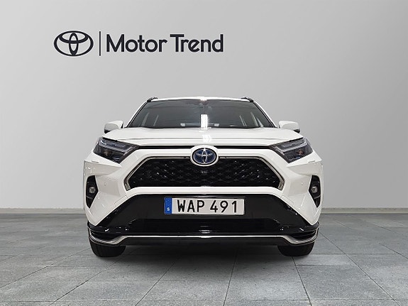 Toyota RAV4 Plug-in Hybrid 5 of 5