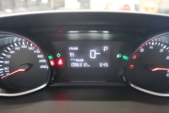 Peugeot 308 SW 10 of 15