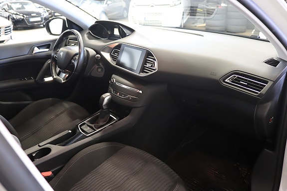 Peugeot 308 SW 9 of 15